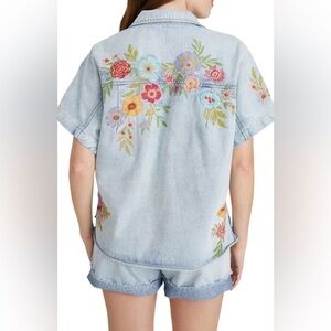 Driftwood Floral Embroidered Denim Camp Short Sleeves Shirt in blue size M
